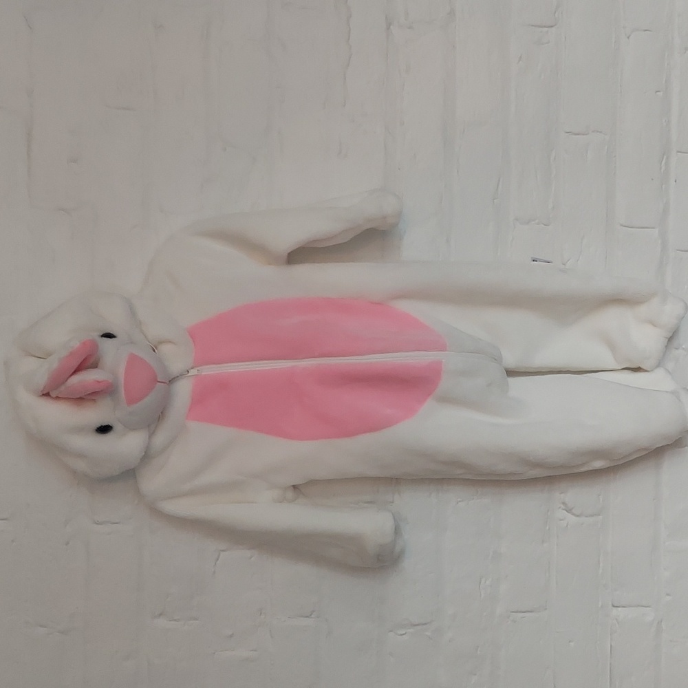 One Piece Bunny Suit NOT SURE OF THE SIZE, LENGTH MEASURES 24", Like New